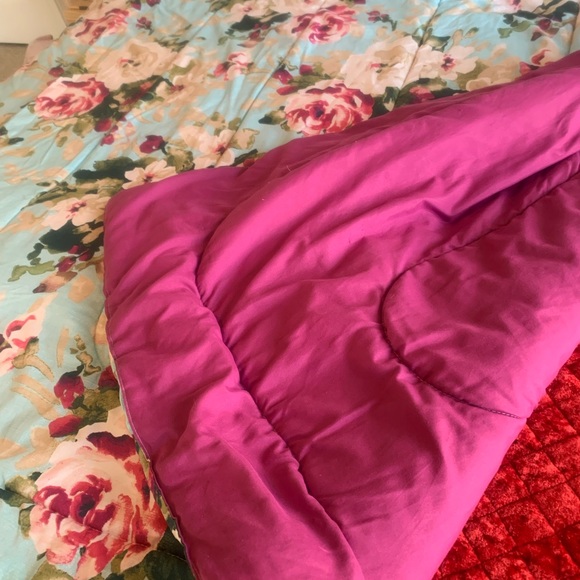 Floral Comforter with Two Pillow Cases - Picture 3 of 6